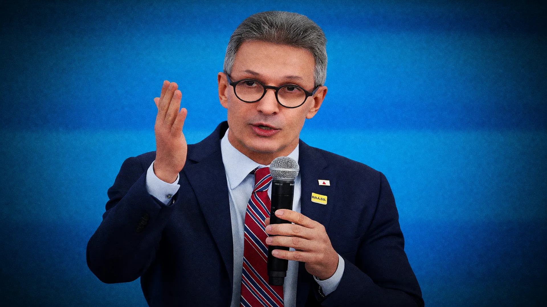 Romeu Zema ao microfone defende intervenção federal no Rio de Janeiro em discurso político