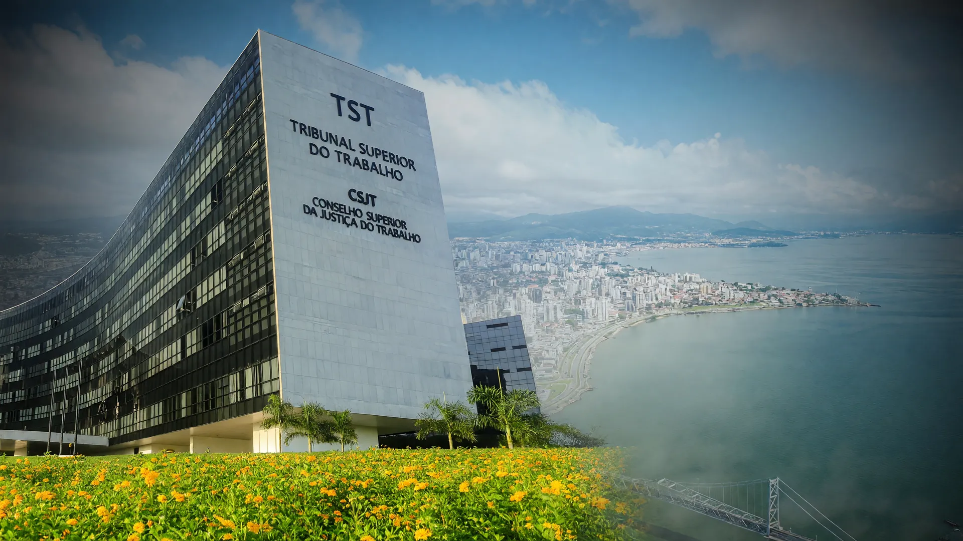 Fachada do TST, onde a AGU recorre contra exclusão de caso da lista suja trabalho escravo