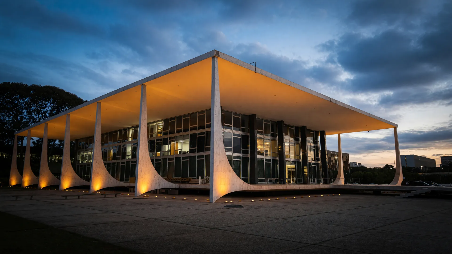 Fachada do STF ao entardecer, sede da decisão que amplia as medidas protetivas Lei Maria da Penha