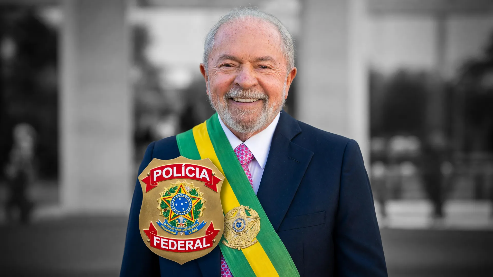 Presidente Lula com faixa presidencial e distintivo da Polícia Federal, no contexto do novo chefe de gabinete Lula