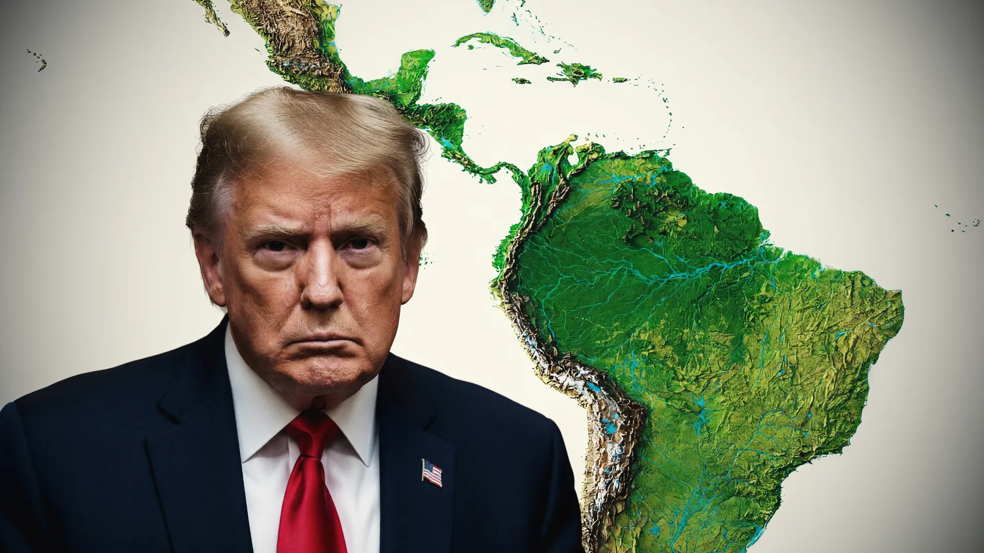 Trump com mapa da América Latina ao fundo, representando as operações militares EUA América Latina