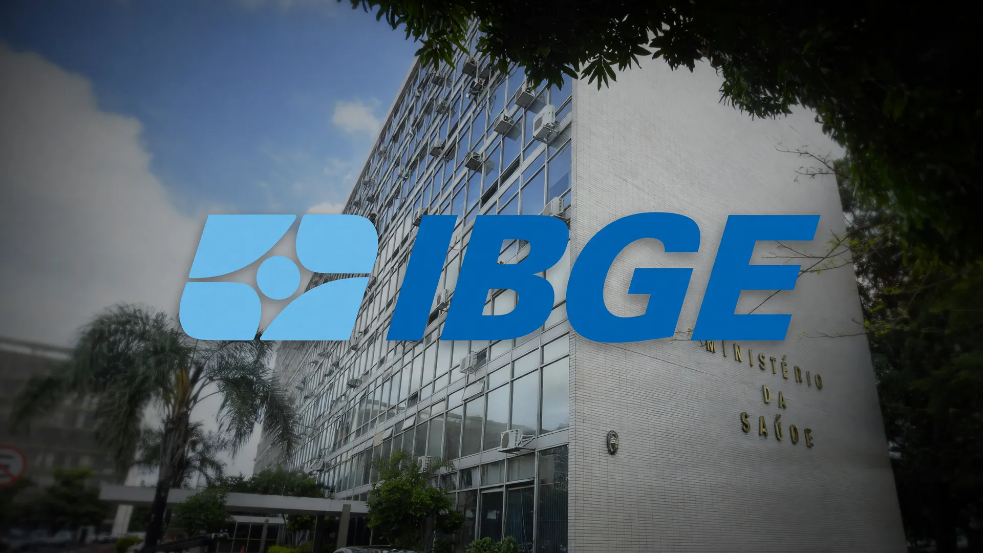 Logo do IBGE e sede do Ministério da Saúde representando a pesquisa nacional de saúde em domicílios brasileiros
