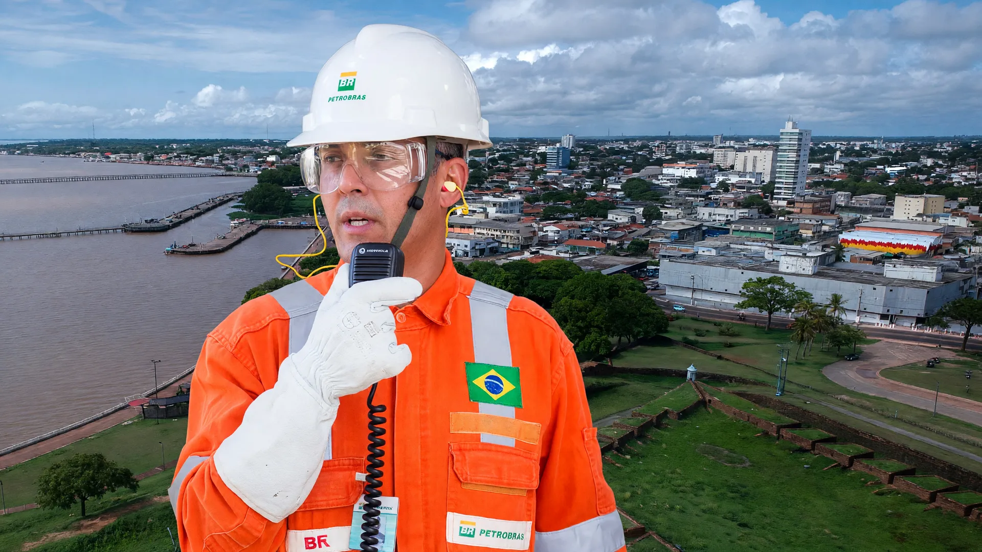 Trabalhador da Petrobras com vista aérea do Amapá simbolizando a descoberta de petróleo na Foz do Amazonas