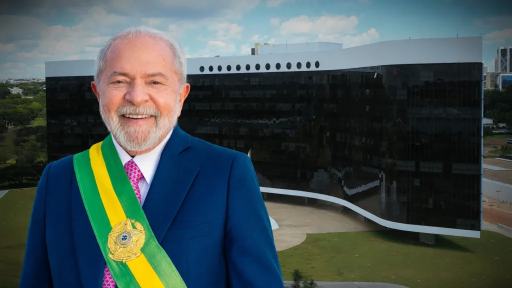Lula com faixa presidencial em composição com o TSE, ilustrando propaganda eleitoral antecipada de Lula