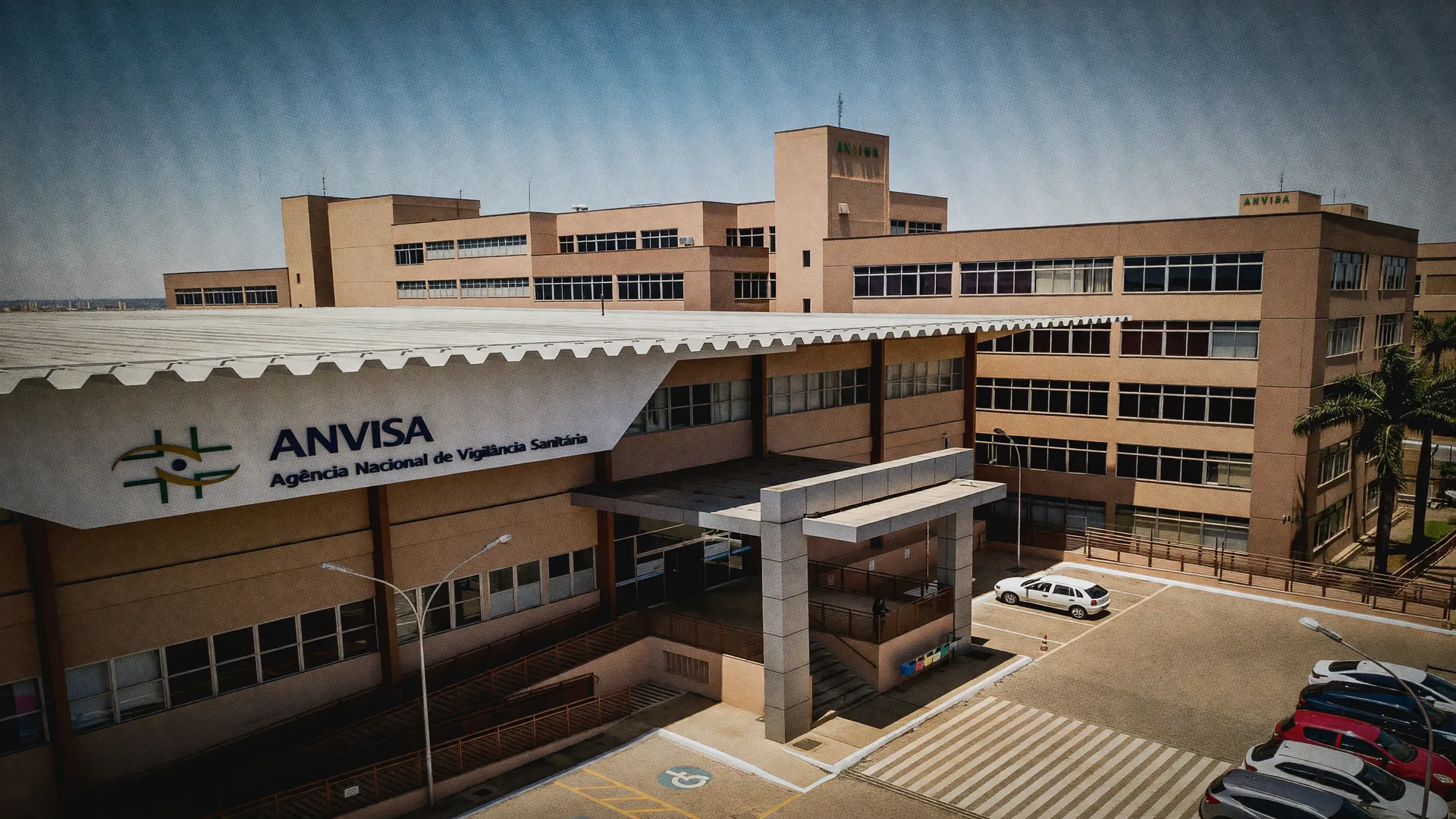 Sede da Anvisa em Brasília em alerta contra receitas milagrosas criadas por IA nas redes sociais