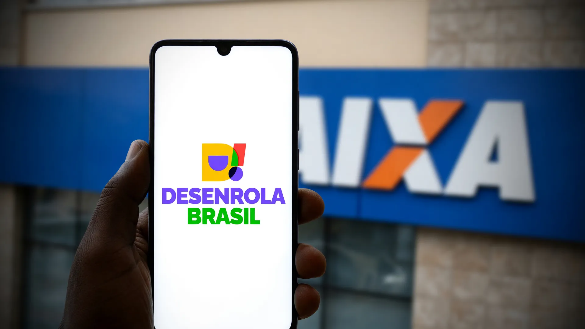 Aplicativo Desenrola Brasil no celular, programa para renegociar dívida do Fies com desconto de até 99%