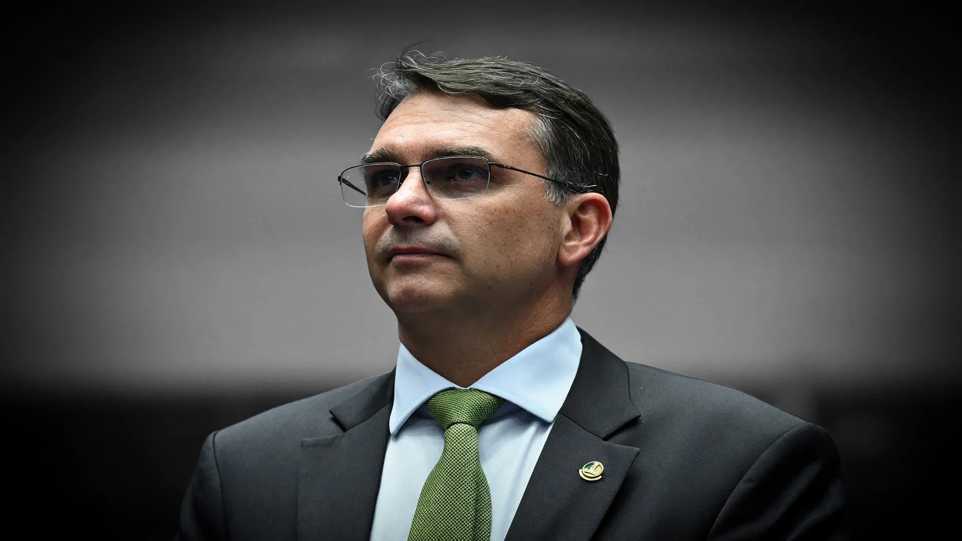 Flávio Bolsonaro frustrado com a neutralidade do Republicanos na eleição presidencial