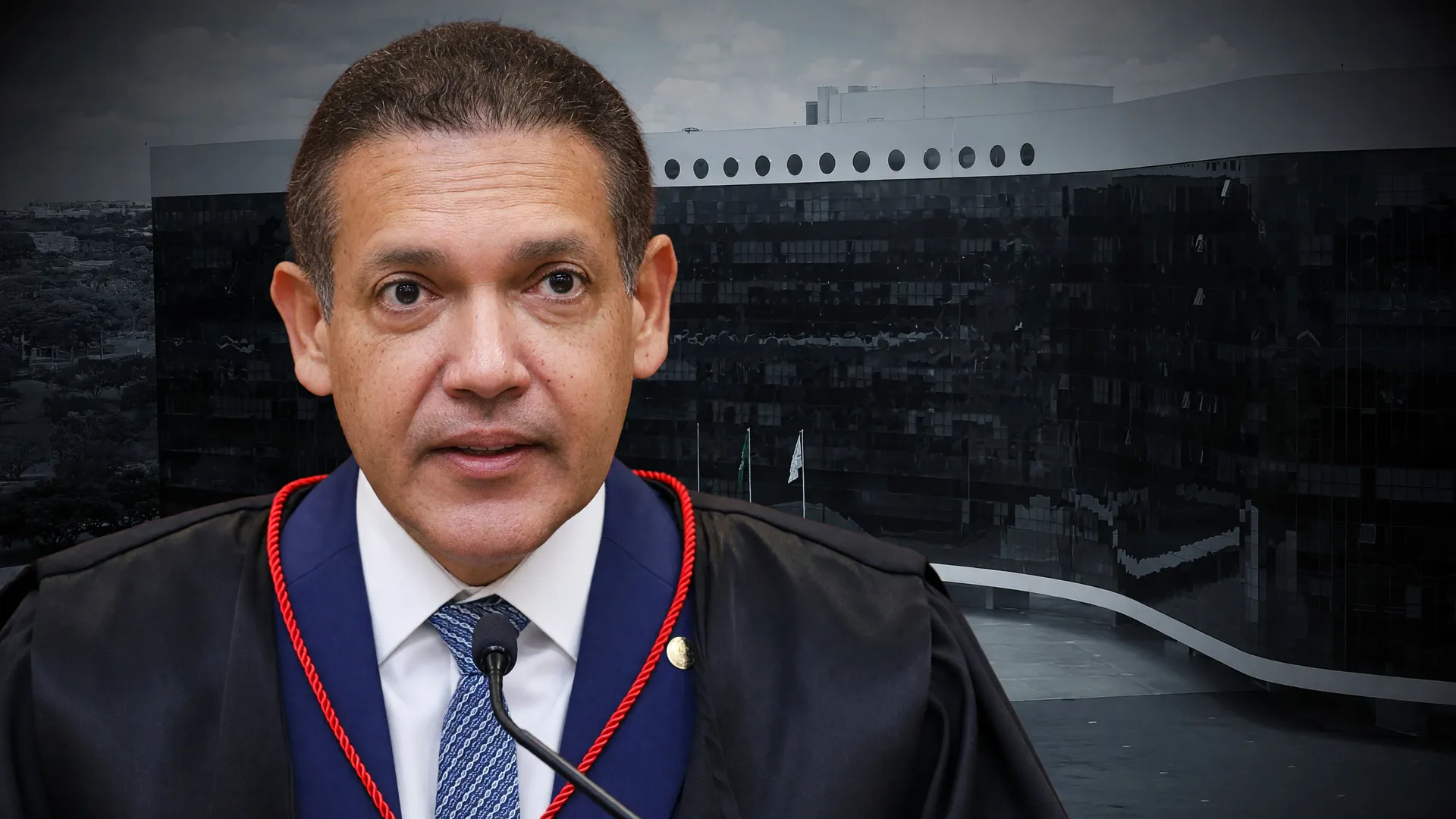 Kassio Nunes Marques discursa sobre segurança das urnas eletrônicas com o TSE ao fundo