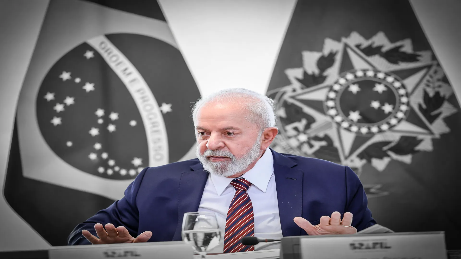 Presidente Lula em retrato oficial, representando o superávit fiscal do governo 2027 projetado em R$ 18,6 bilhões