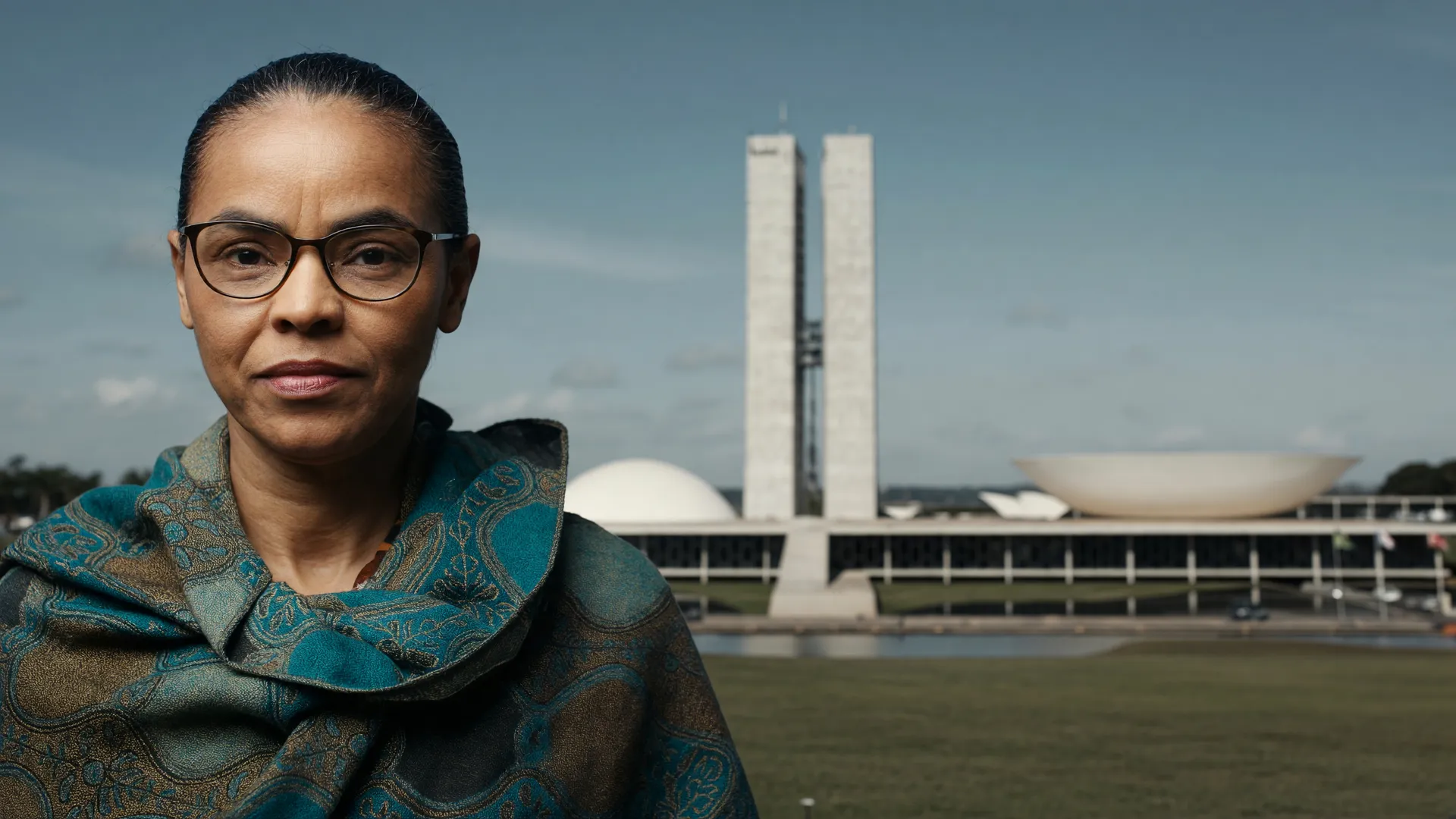 Marina Silva diante do Senado Federal, no centro da disputa pela suplência de Tebet e Marina Silva em SP