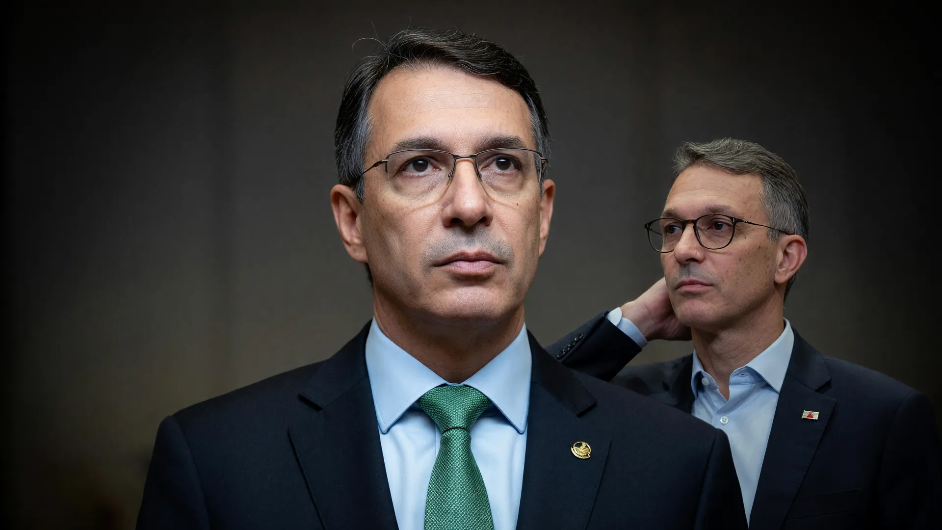 O vice de Flávio Bolsonaro e o de Zema seguem indefinidos a três dias do prazo eleitoral