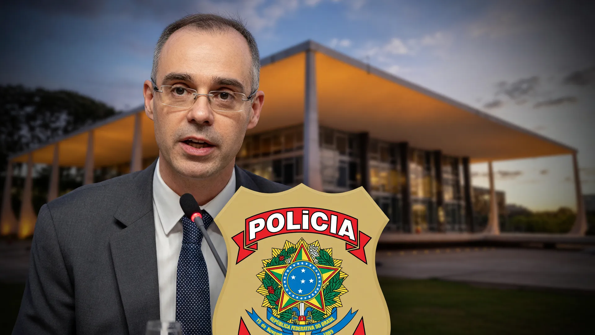 André Mendonça sob investigação da PF por delação premiada, com brasão da Polícia Federal em primeiro plano