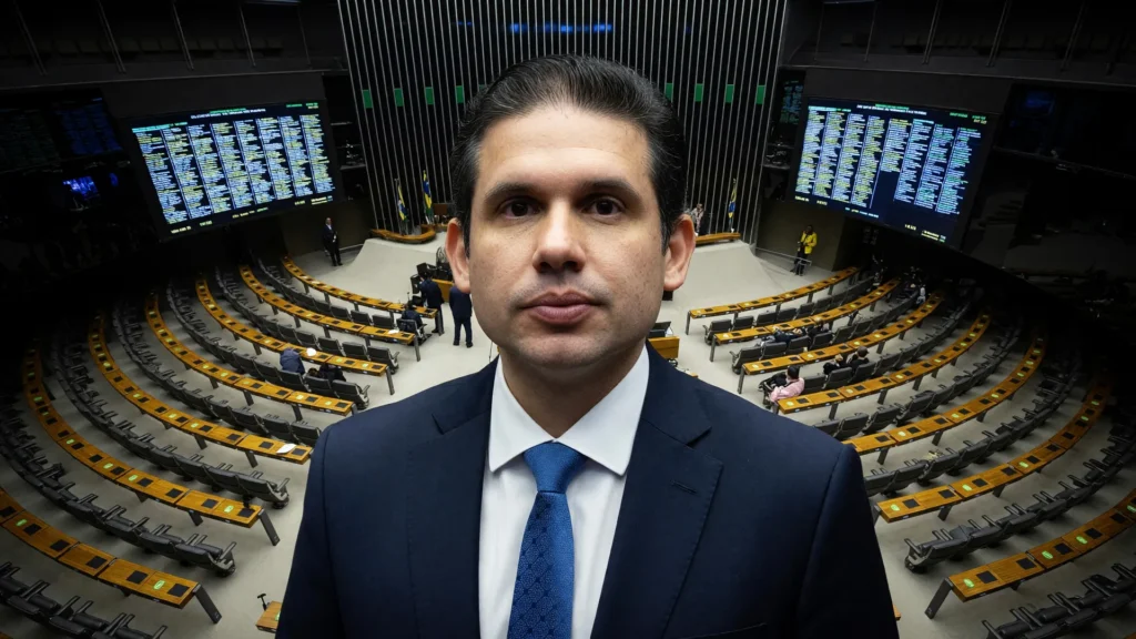 Hugo Motta preside votação sobre aposentadoria integral de PMs e bombeiros no plenário da Câmara dos Deputados