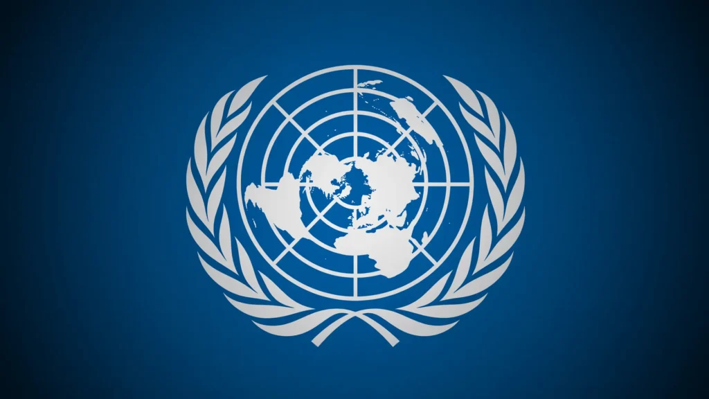 Emblema da ONU com globo terrestre, representando relatório sobre aquecimento global ultrapassa 1,5°C