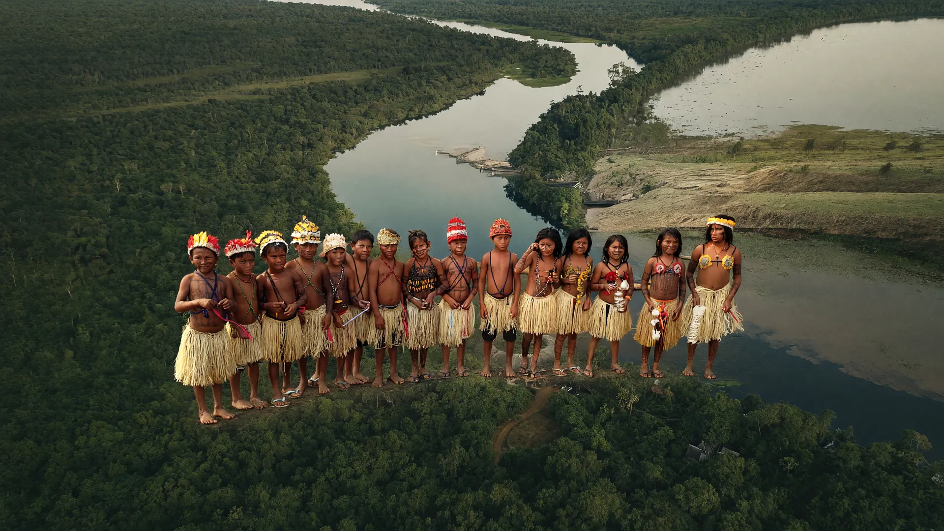 Comunidade indígena na Amazônia, símbolo dos ativistas ambientais assassinados no Brasil em 2025