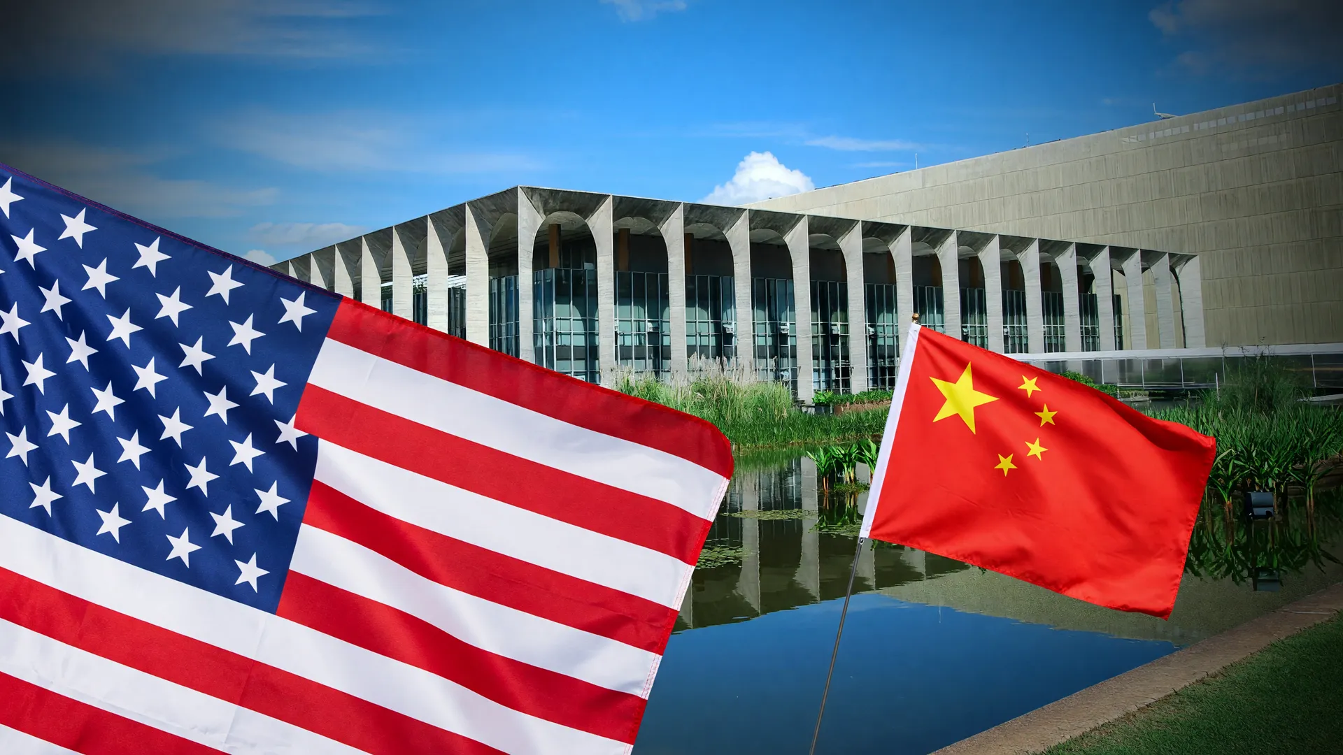 Palácio do Itamaraty com bandeiras dos EUA e da China, simbolizando a disputa Brasil EUA na OMC sobre tarifas