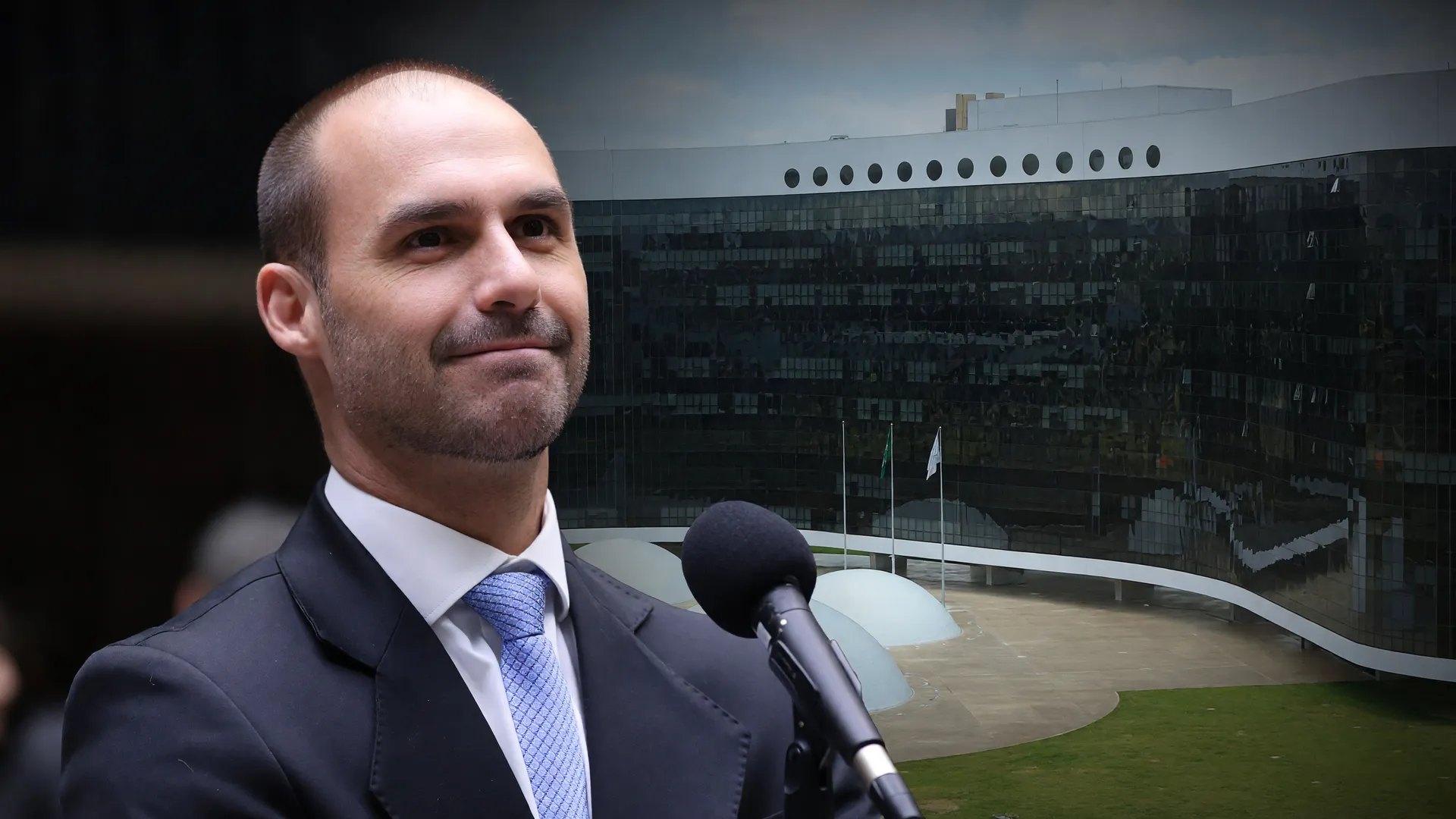 Eduardo Bolsonaro diante do TSE, que ordenou remoção de posts sobre urnas eletrônicas