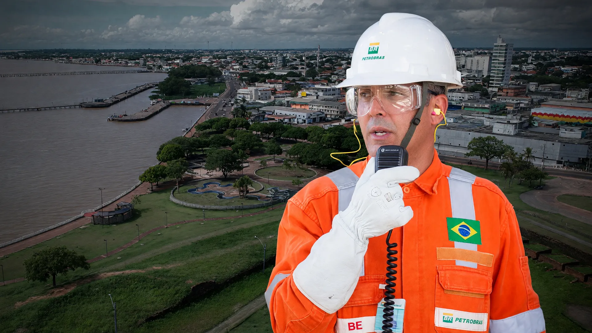 Trabalhador da Petrobras simboliza exploração de petróleo no Amapá, com Rio Amazonas ao fundo em Macapá