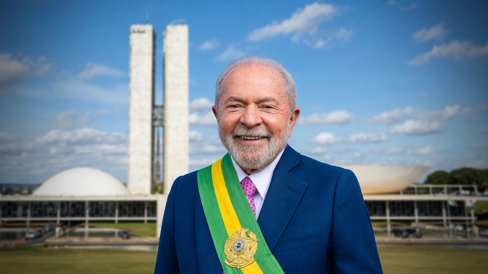 Lula em destaque e Senado ao fundo na aprovação do marco legal das terras raras pelo Brasil