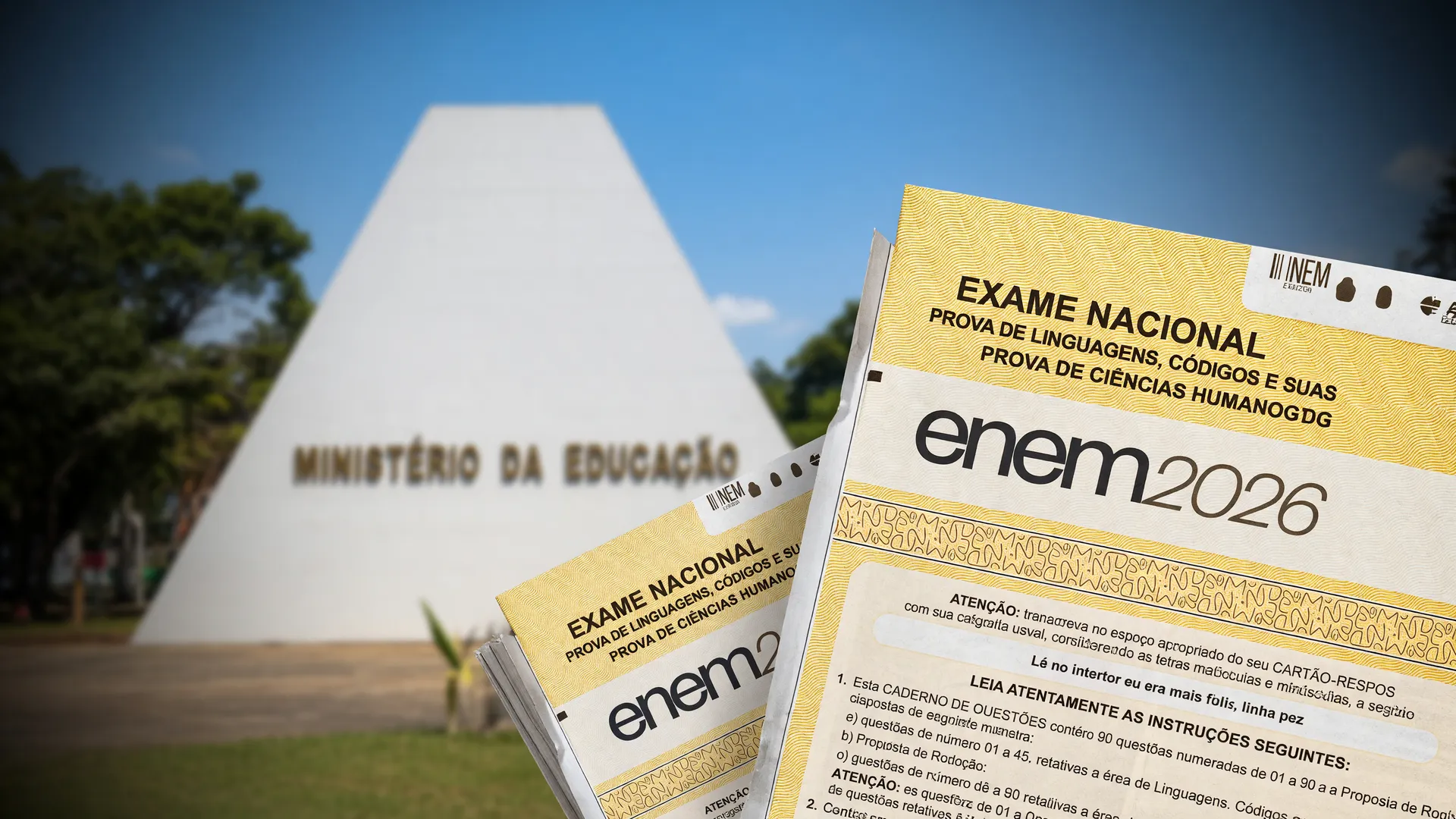 Cadernos de provas empilhados representam a prova nacional docente 2026, com fachada do Ministério da Educação ao fundo