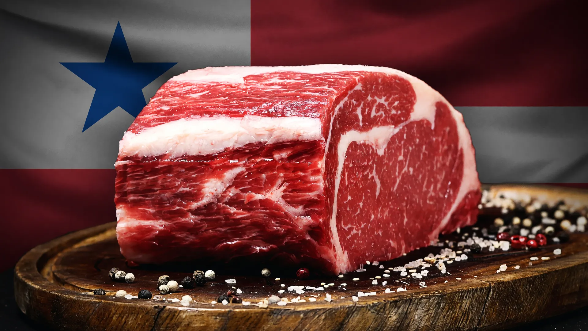 Corte de carne bovina com bandeira do Pará ao fundo, representando a rastreabilidade do gado no Pará