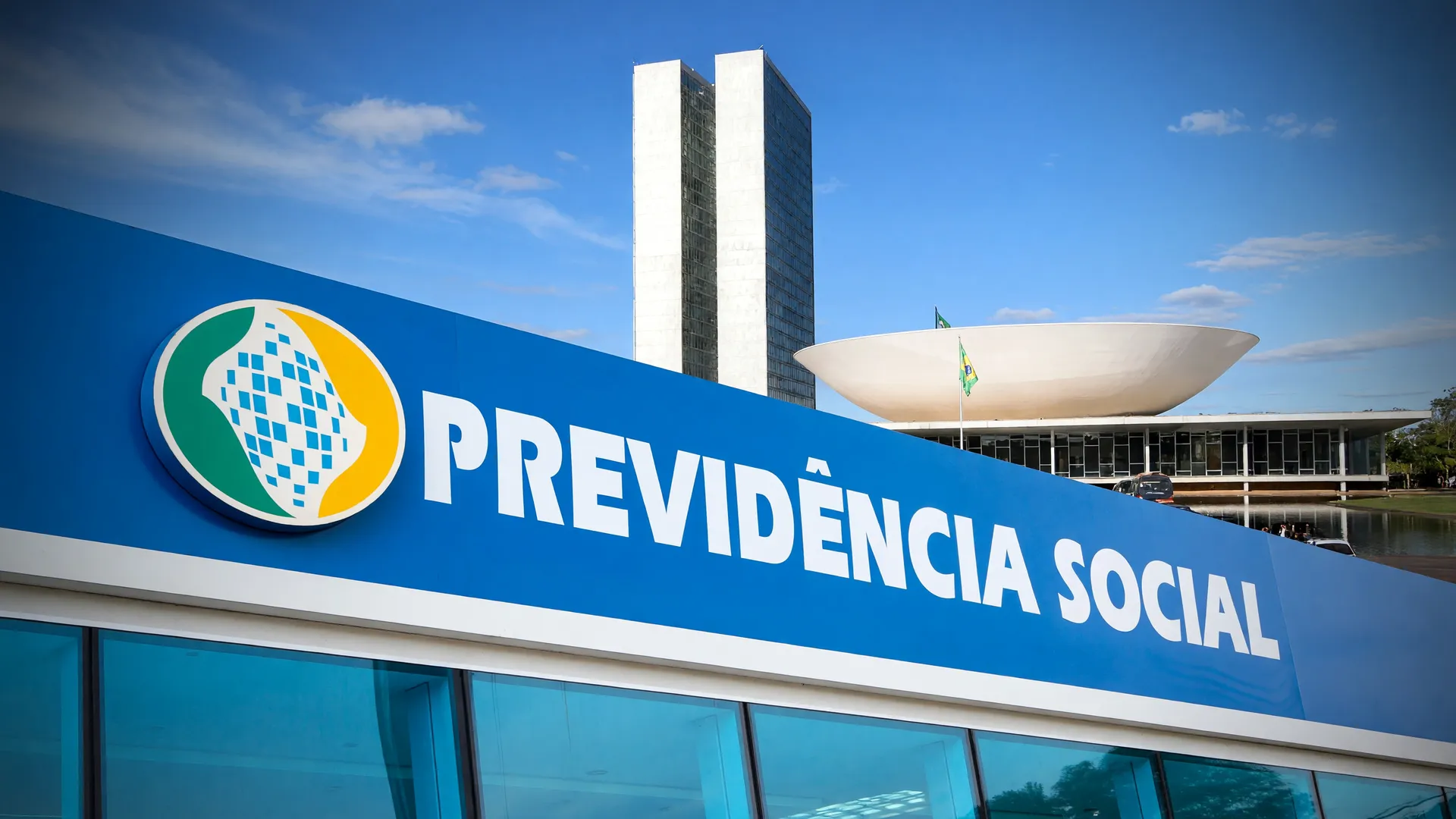 Fachada do INSS e Congresso Nacional ao fundo, aprovação legislativa para reduzir fila do INSS