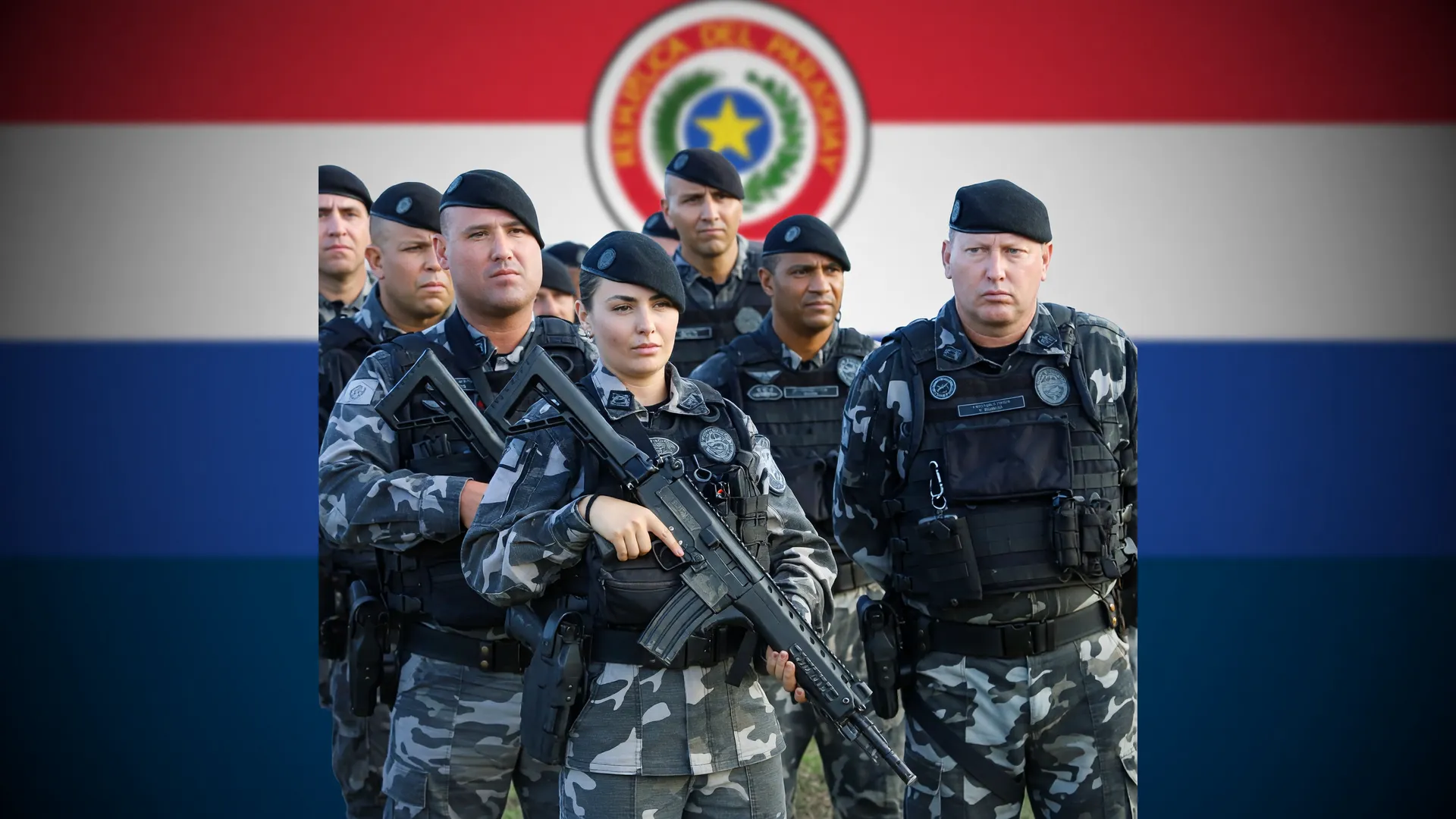 Tropa policial em formação tática durante operação de resgate de brasileiros no Paraguai