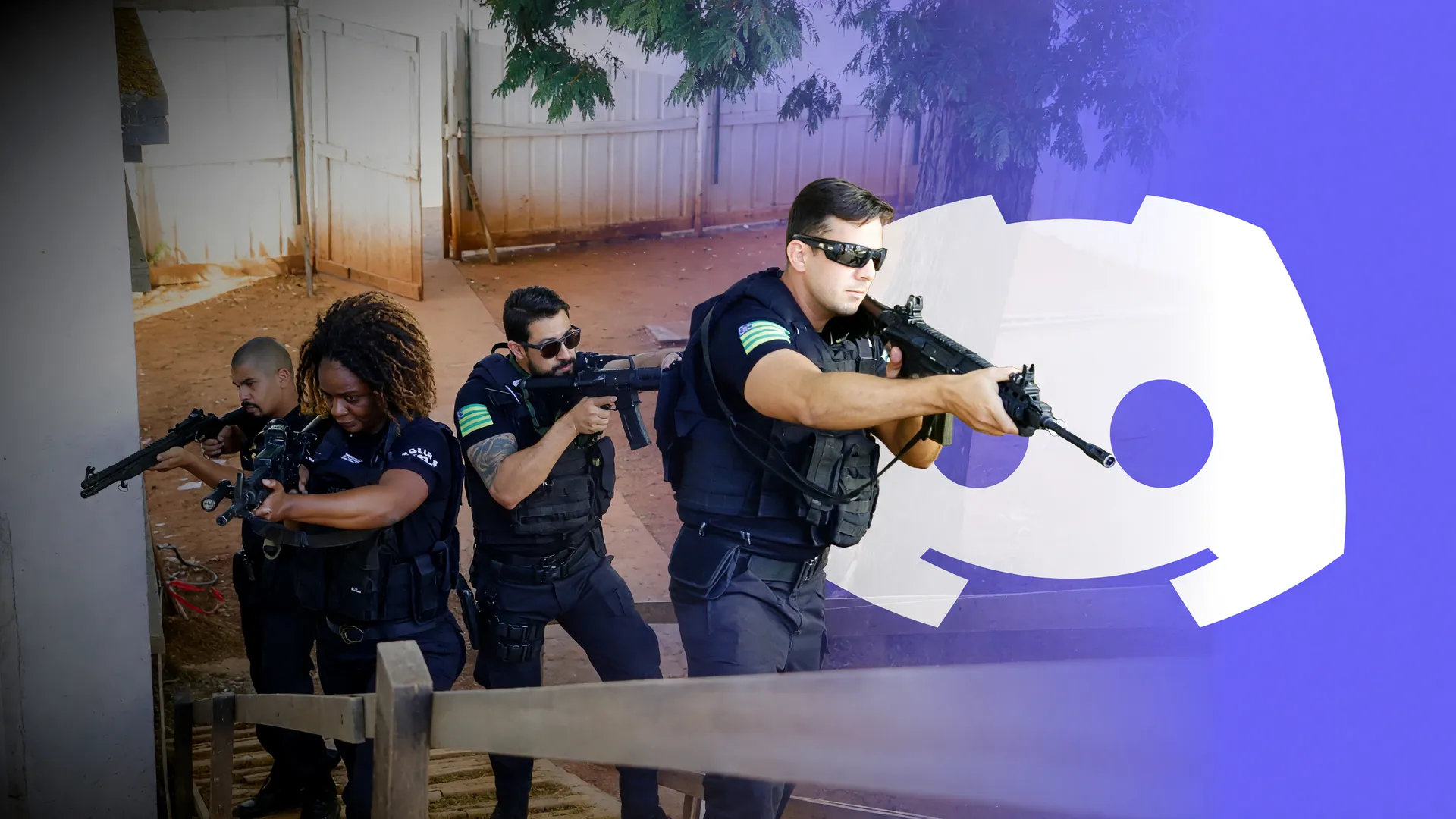 Policiais táticos em operação com logo do Discord ao fundo, representando a segunda fase operação Lívia