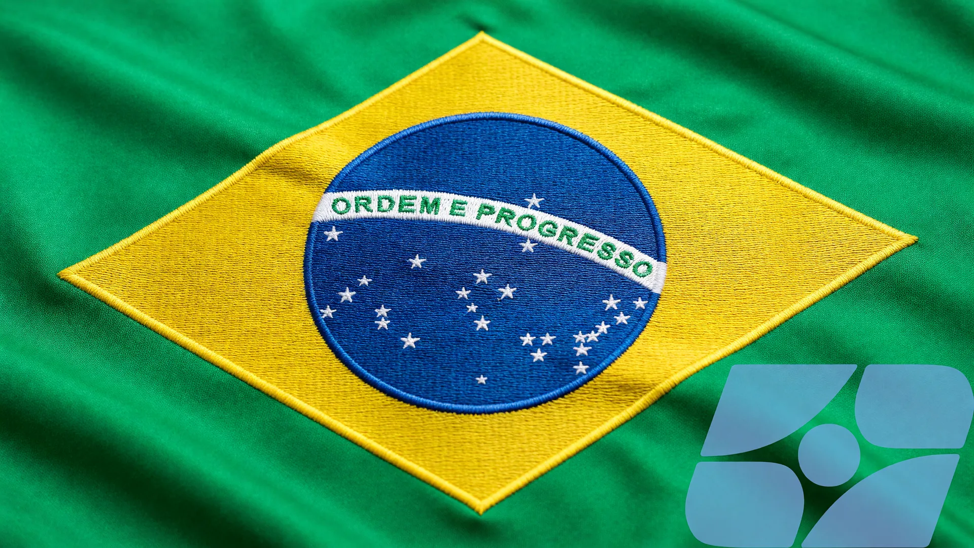Bandeira do Brasil e logo do IBGE simbolizam a taxa de desemprego em agosto, que caiu para 5,3%.
