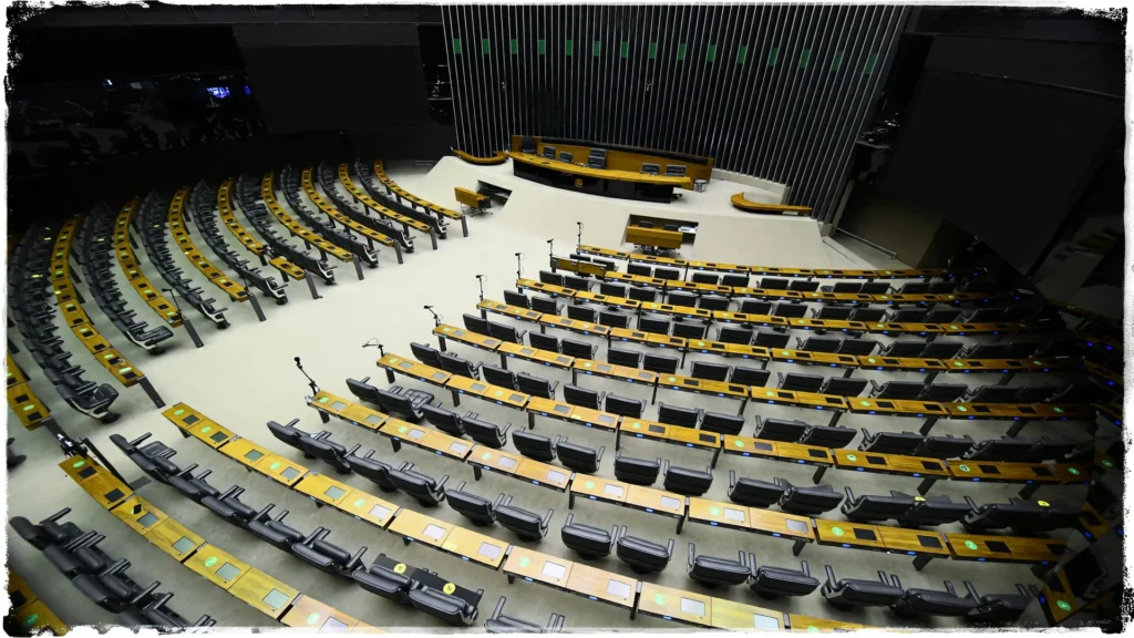 Plenário da Câmara dos Deputados em vista aérea, símbolo da cláusula de barreira nas eleições 2026