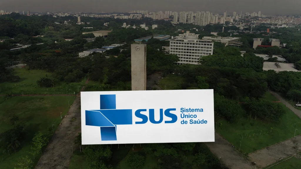 Símbolo do SUS e campus da USP ilustrando o diagnóstico de leishmaniose visceral em pesquisa sobre teste rápido negativo