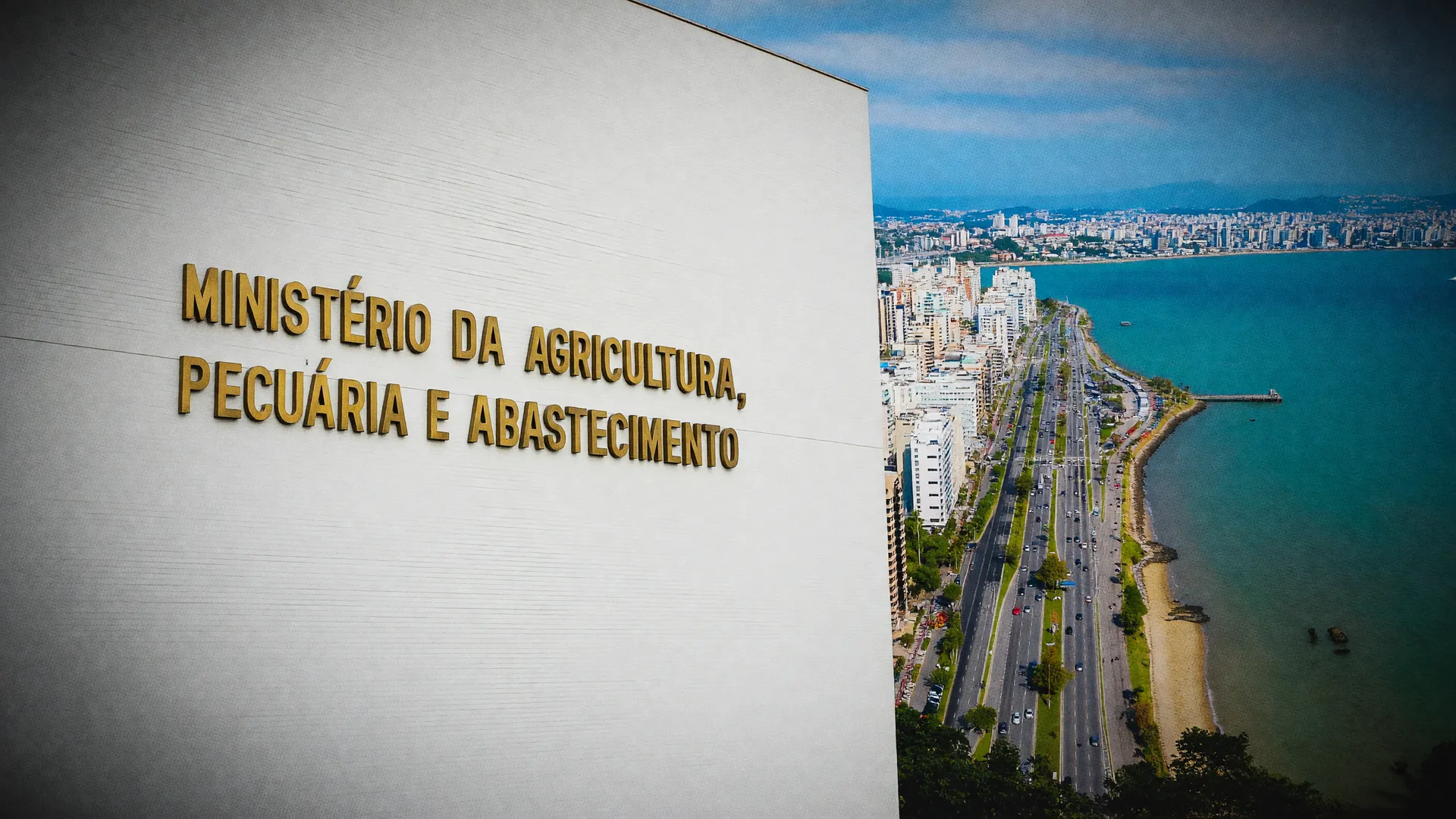 Fachada do Ministério da Agricultura e vista de Santa Catarina: doença de Newcastle Santa Catarina em granja de perus
