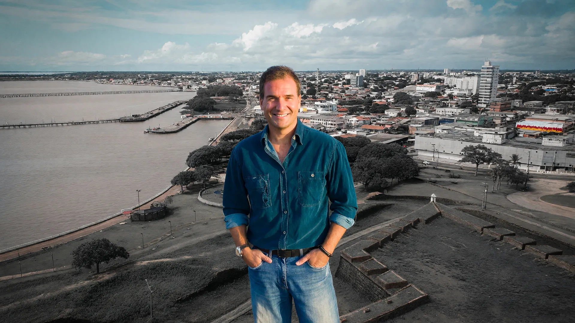 Produtor rural no Amapá ilustra a emergência por seca em Tartarugalzinho, com rios secos e crise hídrica na região.