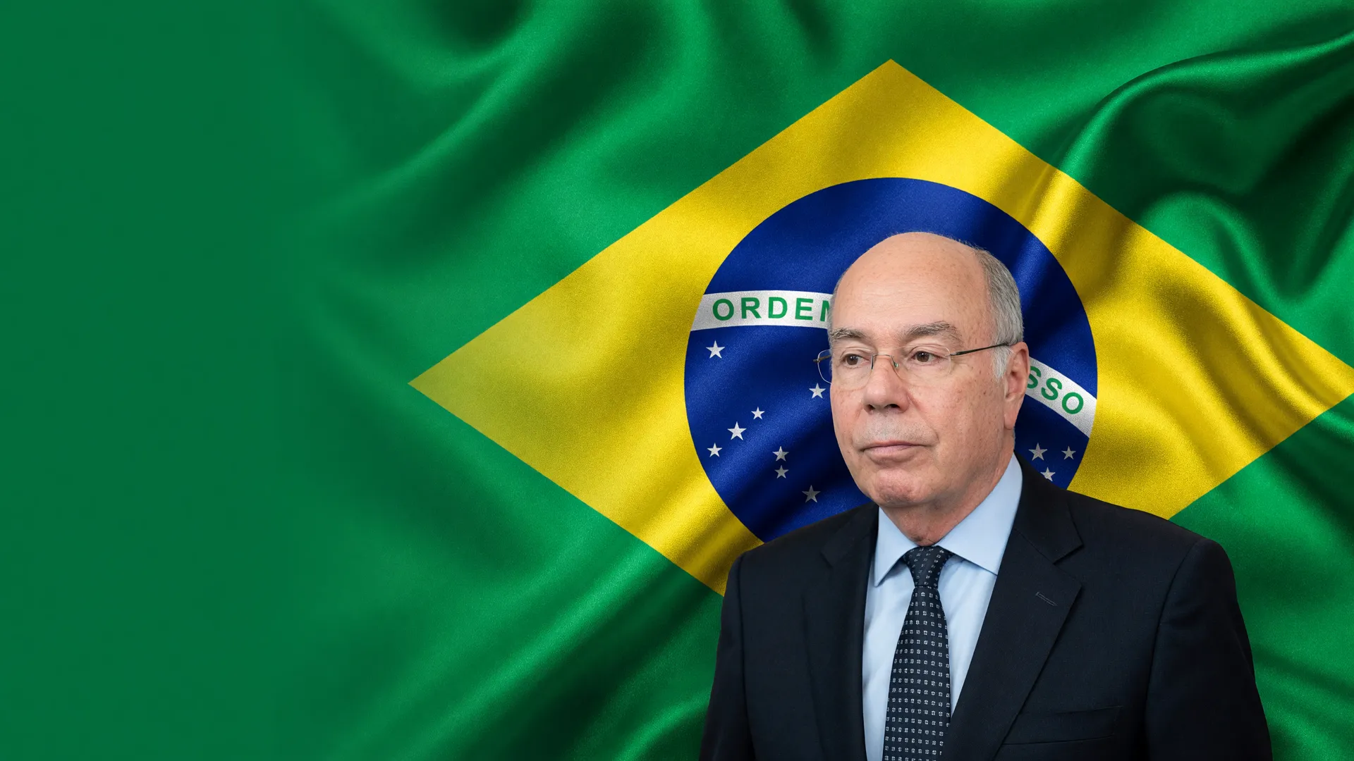 Mauro Vieira diante da bandeira do Brasil, simbolizando exportações brasileiras acordo Mercosul-UE