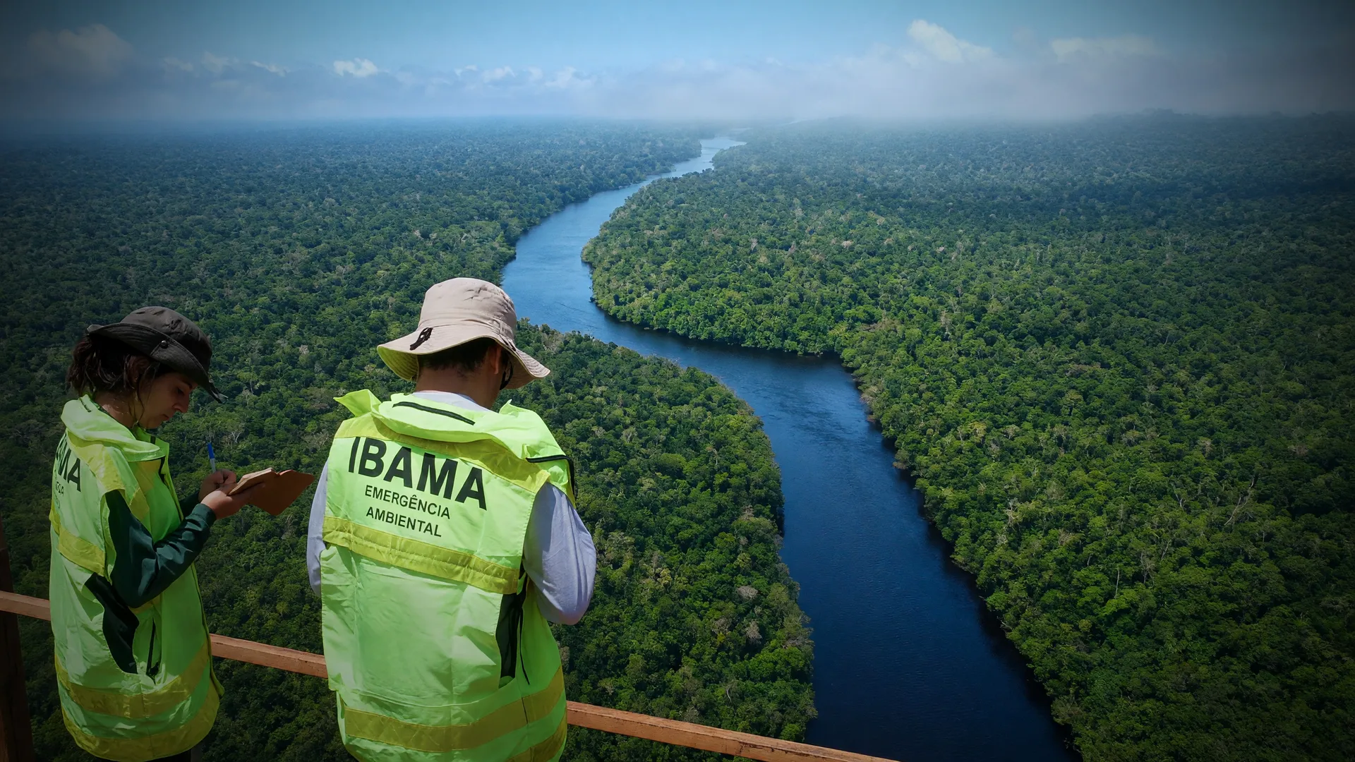 Agentes do Ibama fiscalizam floresta amazônica em meio ao aumento dos focos de incêndio no Amazonas