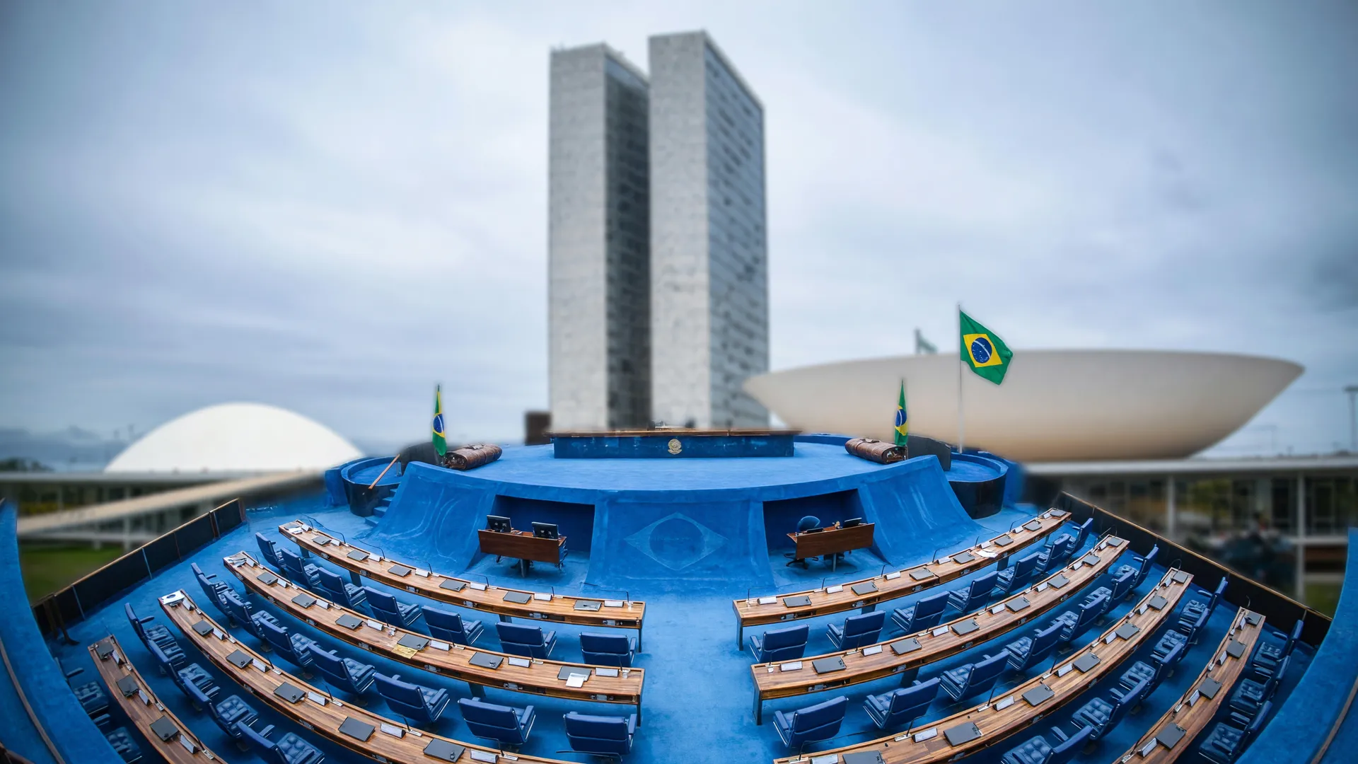 Senado Federal e Congresso Nacional simbolizam o novo Congresso e sua agenda ambiental em risco