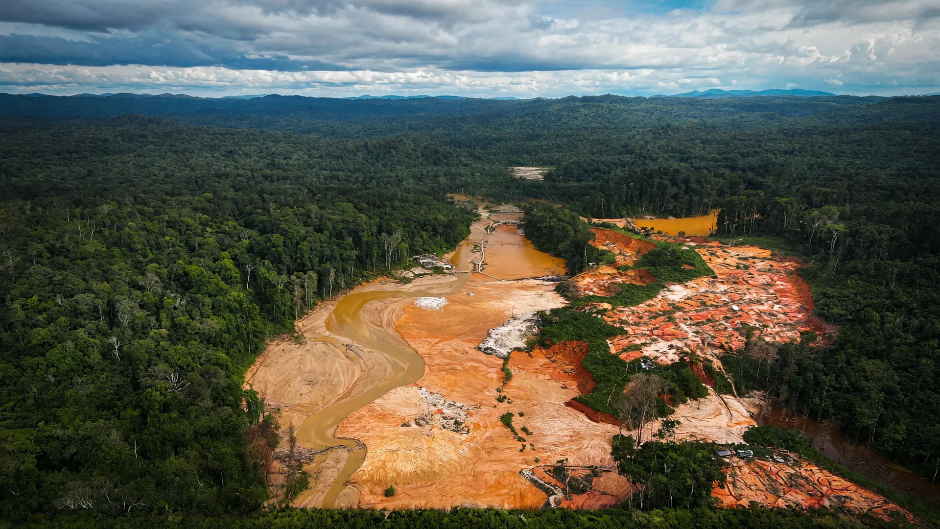Observatório de crimes ambientais Amazônia monitora garimpo ilegal que degrada a floresta amazônica