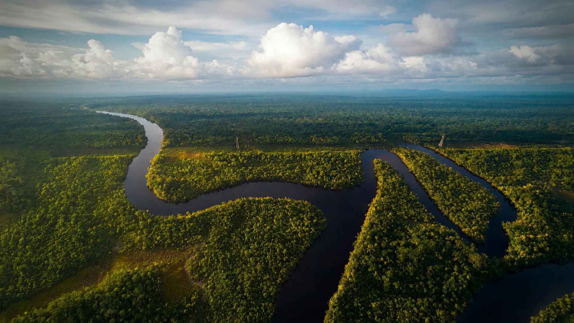 Vista aérea da Amazônia ilustra o baixo orçamento para clima na Amazônia destinado por governos estaduais