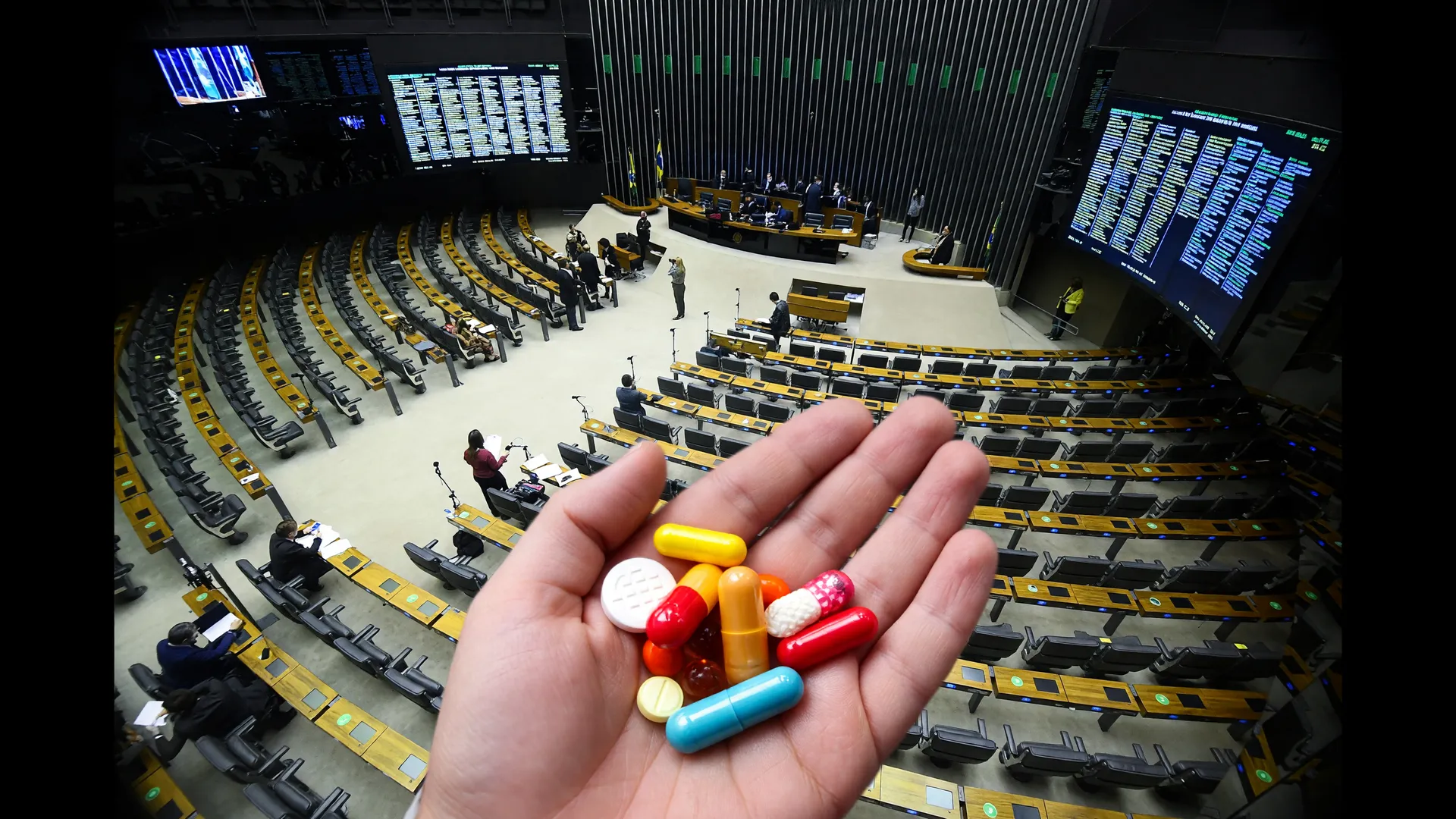 Plenário da Câmara dos Deputados e medicamentos simbolizam o programa de atenção à epilepsia aprovado para o SUS