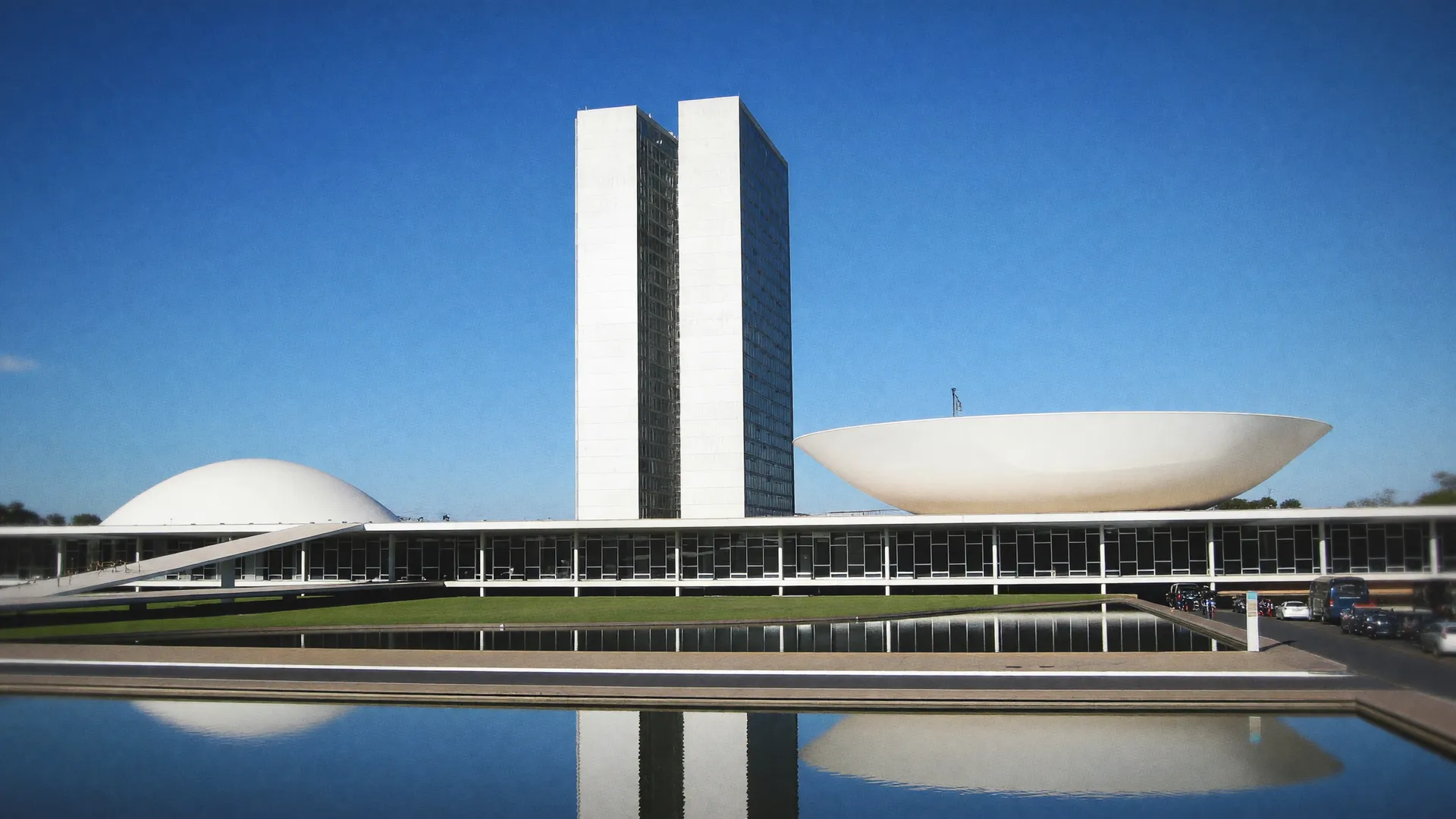 Fachada do Congresso Nacional em Brasília, símbolo da promulgação fim da escala 6x1 e da aposentadoria especial