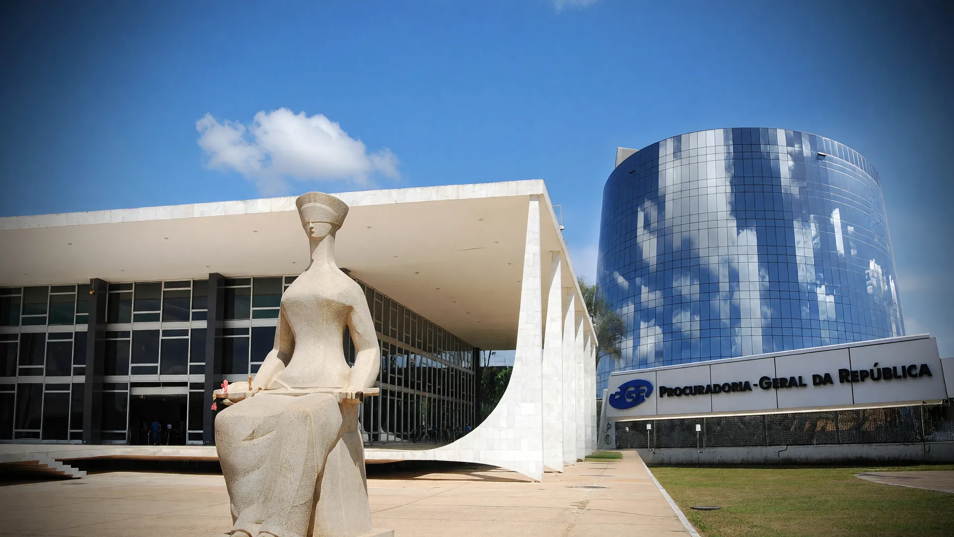 Fachada do STF ilustra a revisão criminal de Bolsonaro no STF, a ser julgada após o 2º turno das eleições.