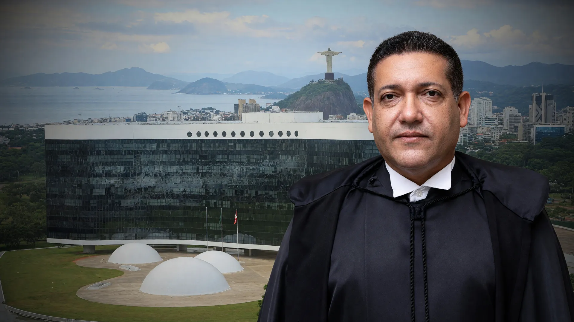 Nunes Marques no TSE, que decide se haverá segundo turno governo do Rio, com o Rio de Janeiro ao fundo.